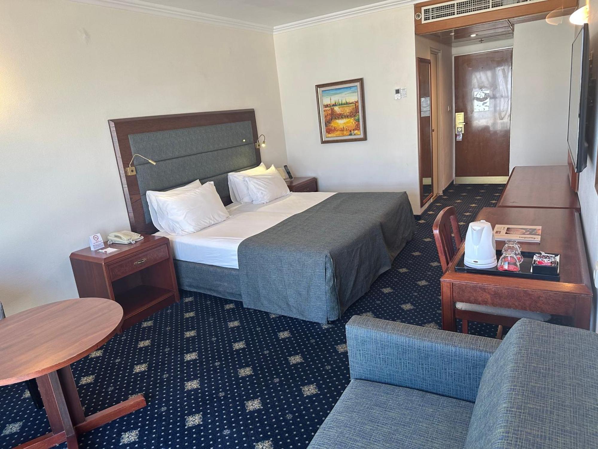Ramada Jerusalem Hotel Экстерьер фото